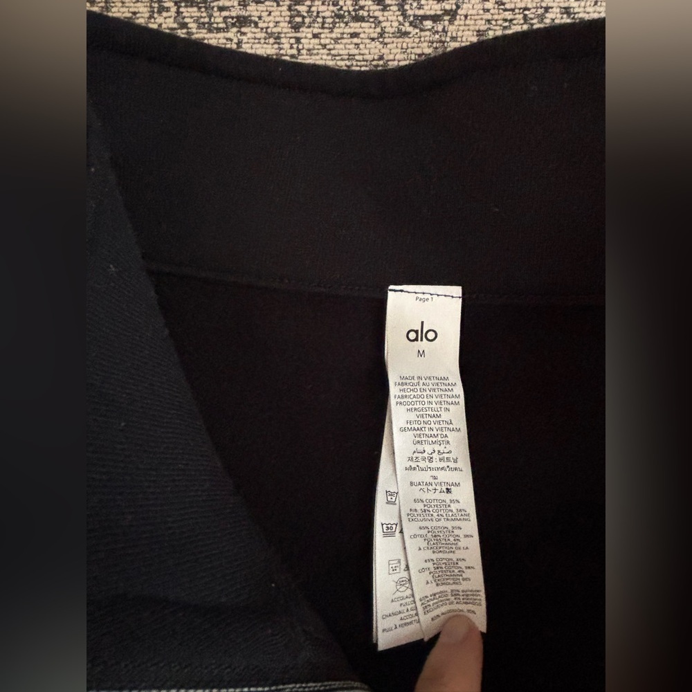ALO Yoga Black Quarter-Zip Sweatshirt NWT size Medium - Picture 5 of 5